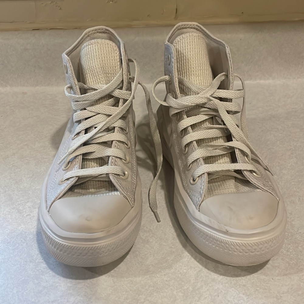 cream chunky converse